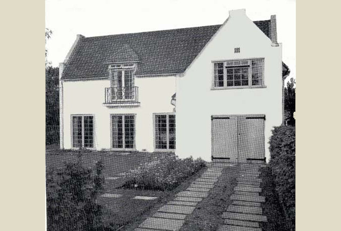 The WHITE HOUSE in Alpha Road