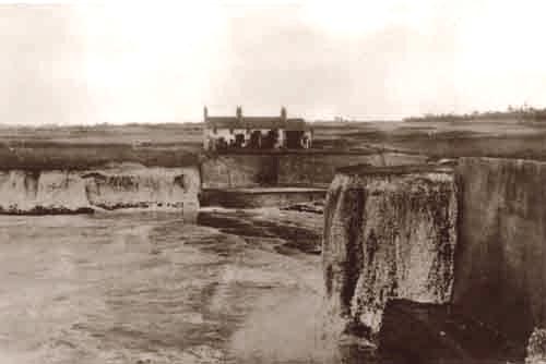 Bay and Cottages 1920