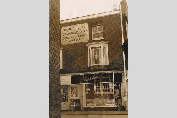 No 12B Hollins in 1964